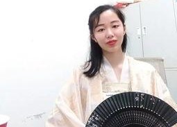 忘了吃瓜她进娱乐圈,意外踏入娱乐圈，开启璀璨星途