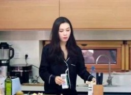 娱乐吃瓜侃不停,吃瓜群众侃不停，揭秘明星幕后故事