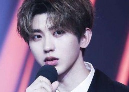 吃瓜娱乐八卦蔡徐坤图片,帅气形象引热议